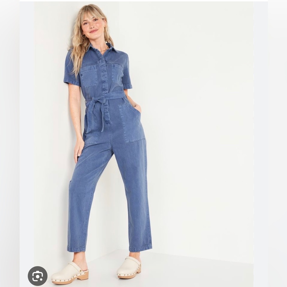 NWOT Old Navy Women's Blue Short-Sleeve
Utility Jean Jumpsuit Size XXL